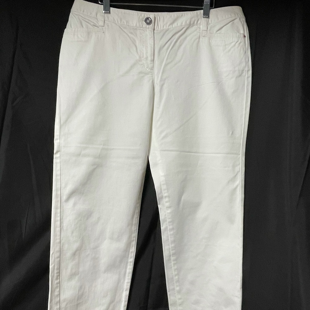 White House Black Market Crop Leg Pants